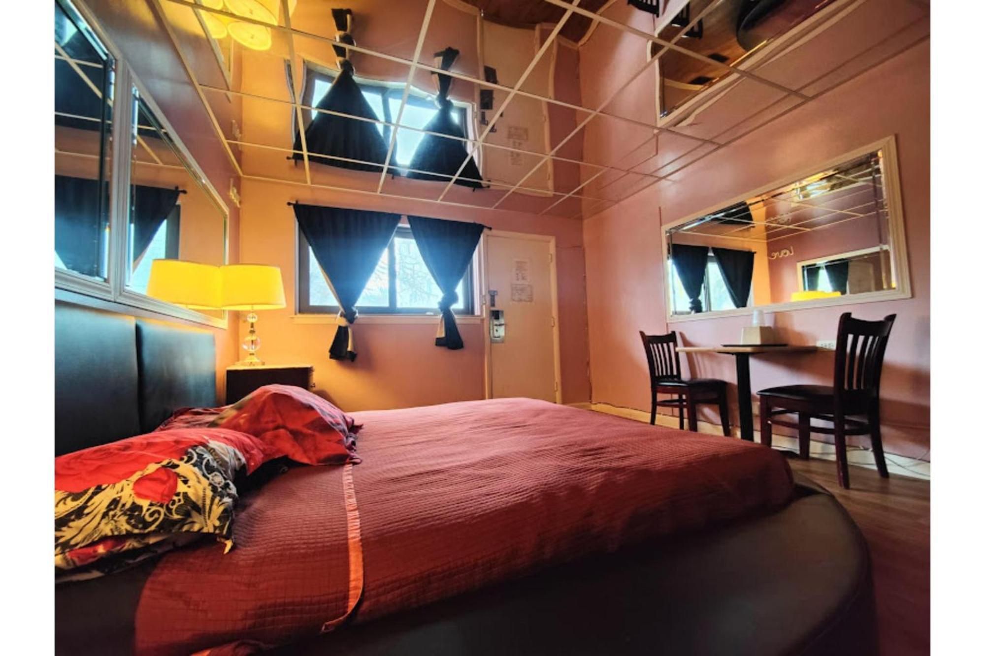 Oyo Hotel Edgebrook Chicago North Shore ภายนอก รูปภาพ