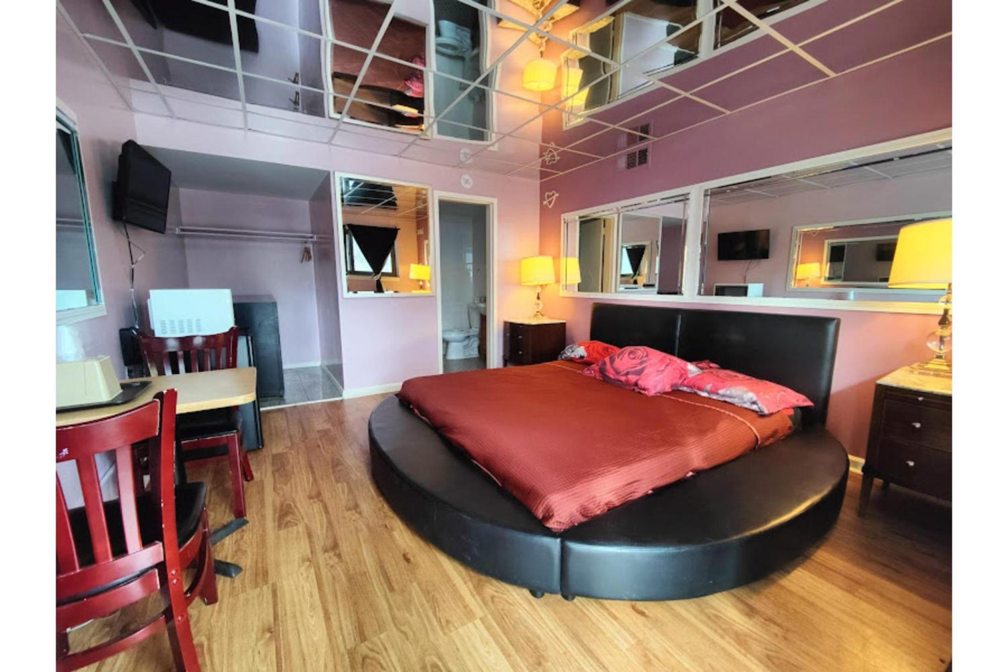 Oyo Hotel Edgebrook Chicago North Shore ภายนอก รูปภาพ